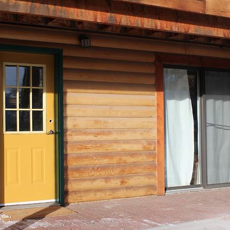 A Gem Inn The Rockies Джаспер Номер фото